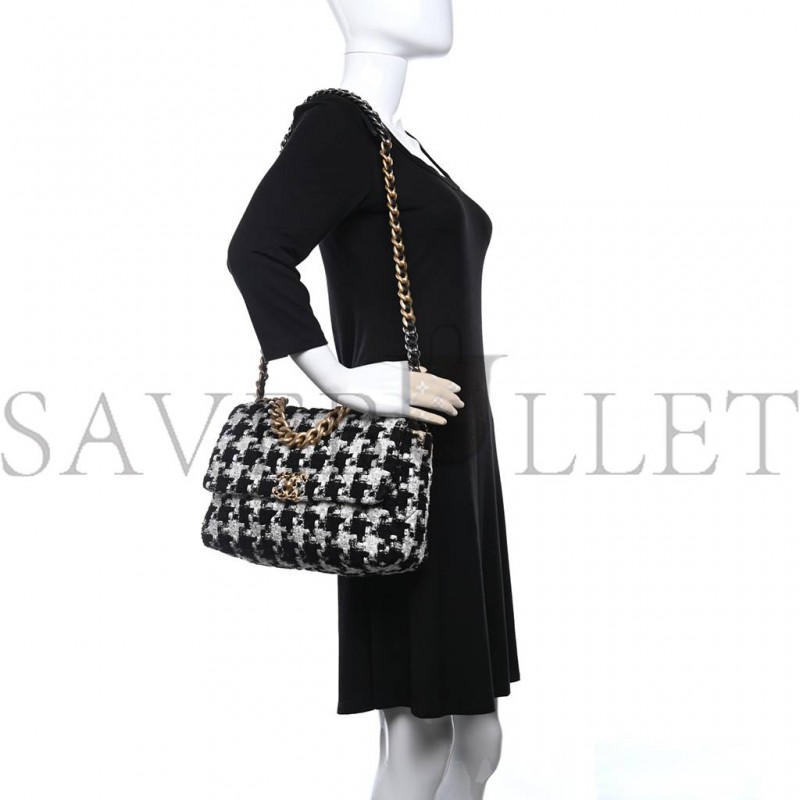 CHANEL TWEED QUILTED MAXI CHANEL 19 FLAP BLACK ECRU WHITE GOLD HARDWARE (36*22*11cm)
