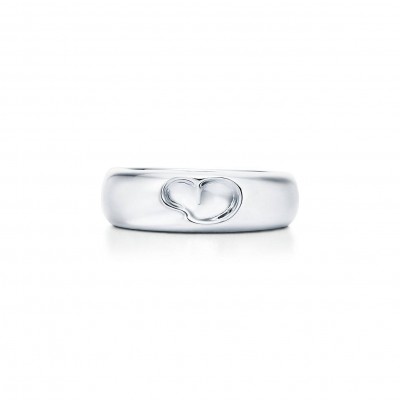 TIFFANY ELSA PERETTI® CARVED HEART RING IN STERLING SILVER